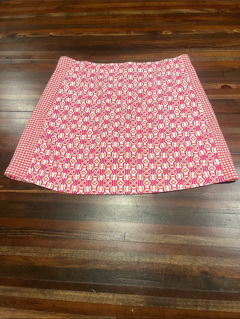J. McLaughlin Pink and White Geometric Mini athletic and casual skort large